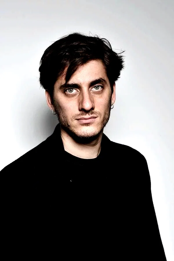Luca  Marinelli 