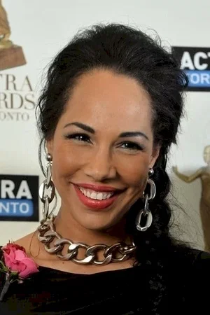 Amanda Brugel photo