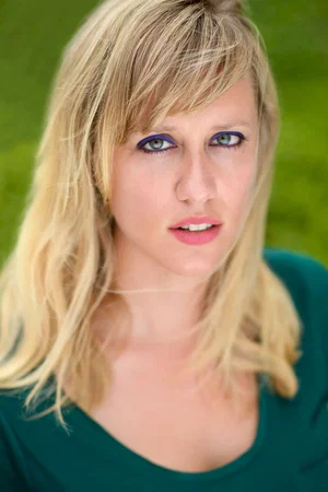  Betsy Holt photo