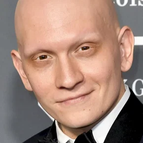 Photo star : Anthony Carrigan