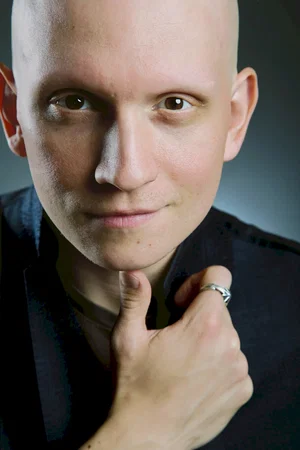Photo de Anthony Carrigan