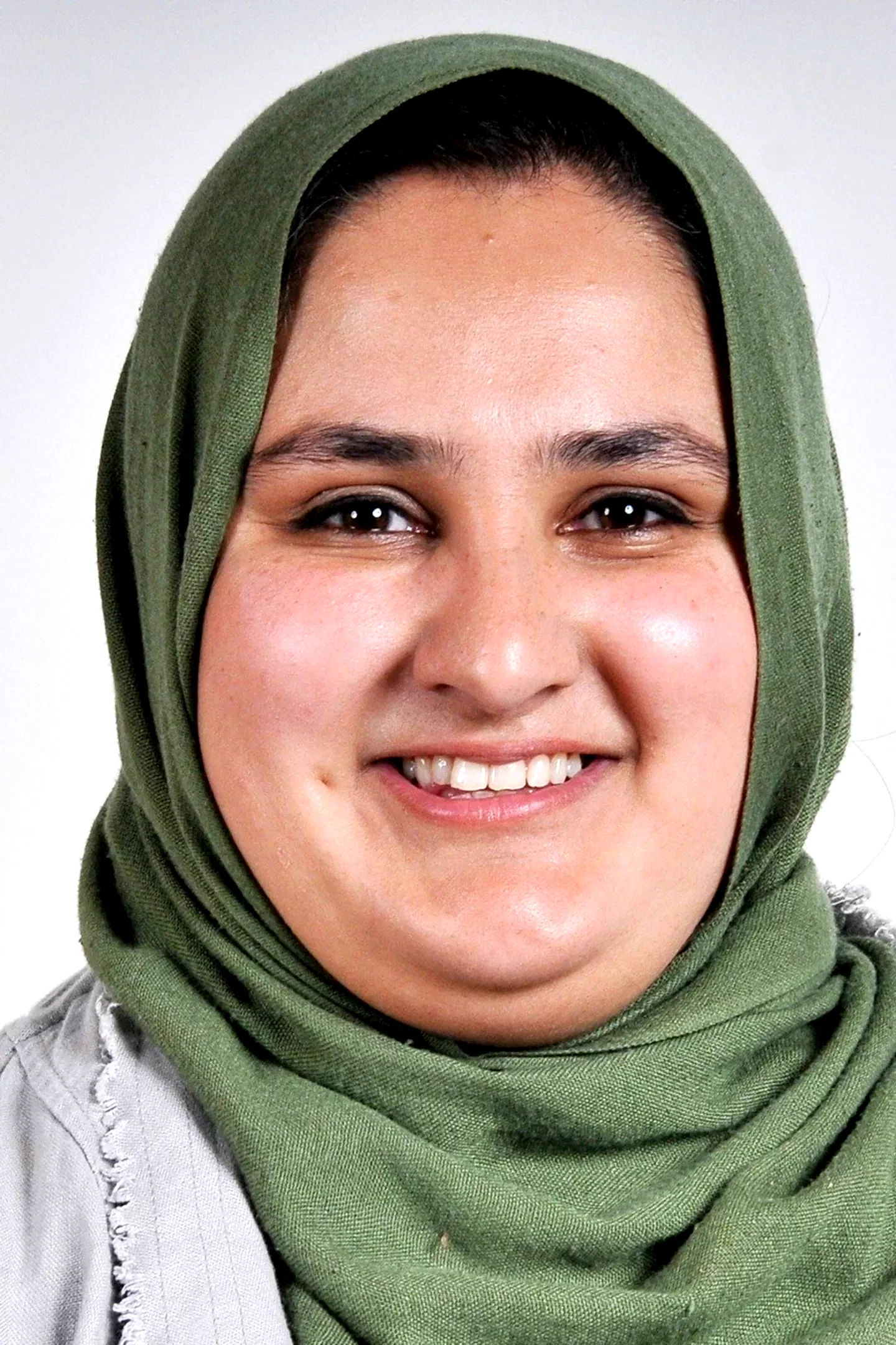  Lena Khan