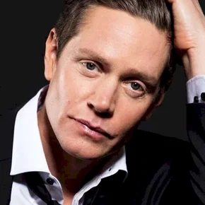 Photo star : Nathan Page