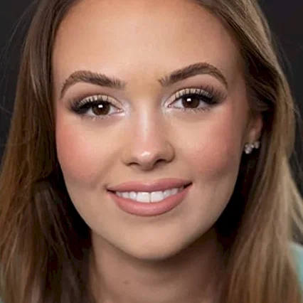  Calli Taylor