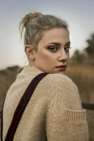  Lili Reinhart photo