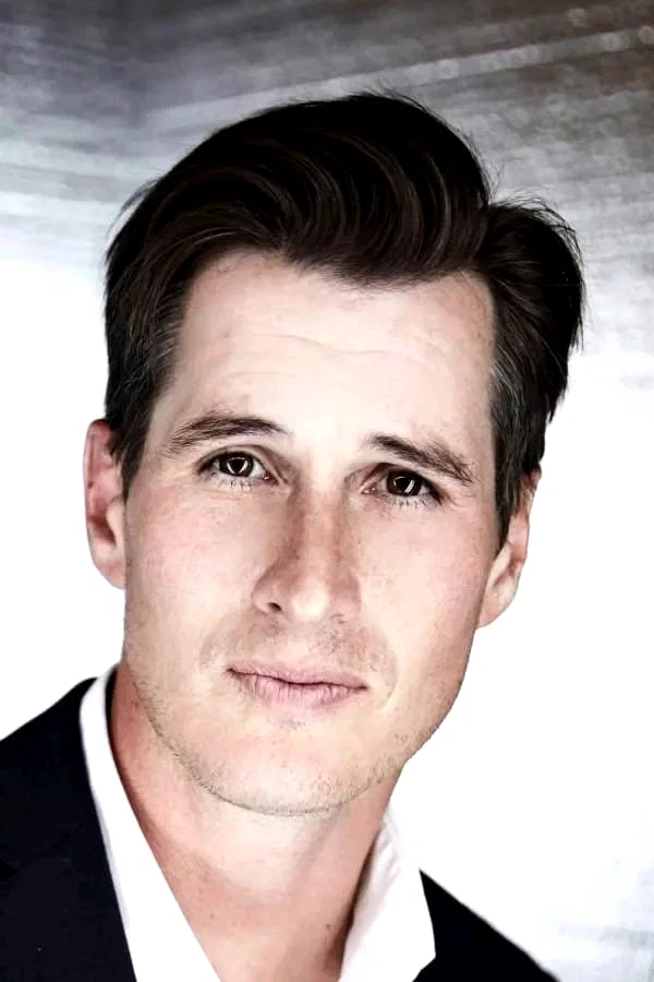  Brendan Fehr