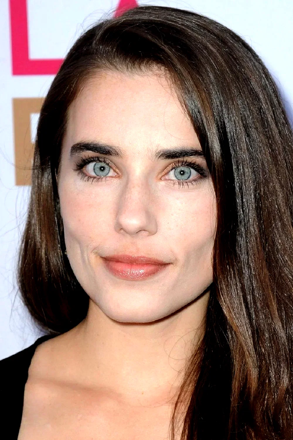  Alix Angelis