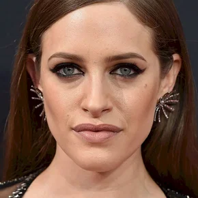 Photo star : Carly Chaikin