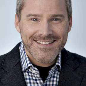 Photo star :  Roger Craig Smith