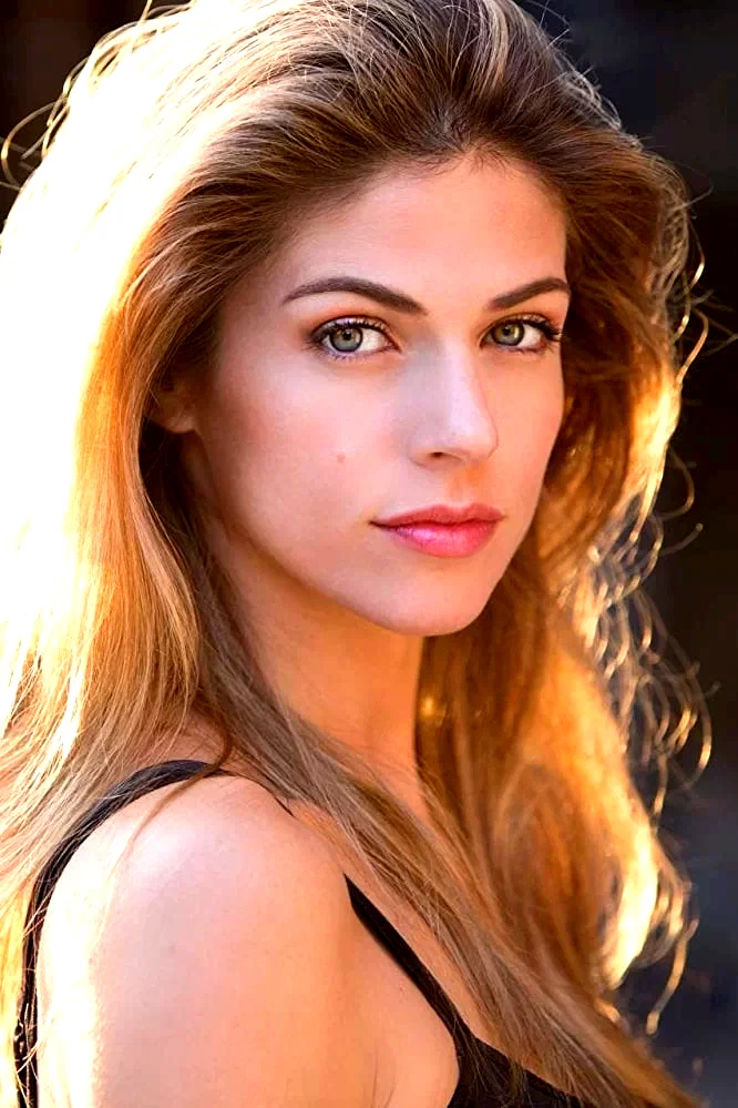  Stephanie Cayo