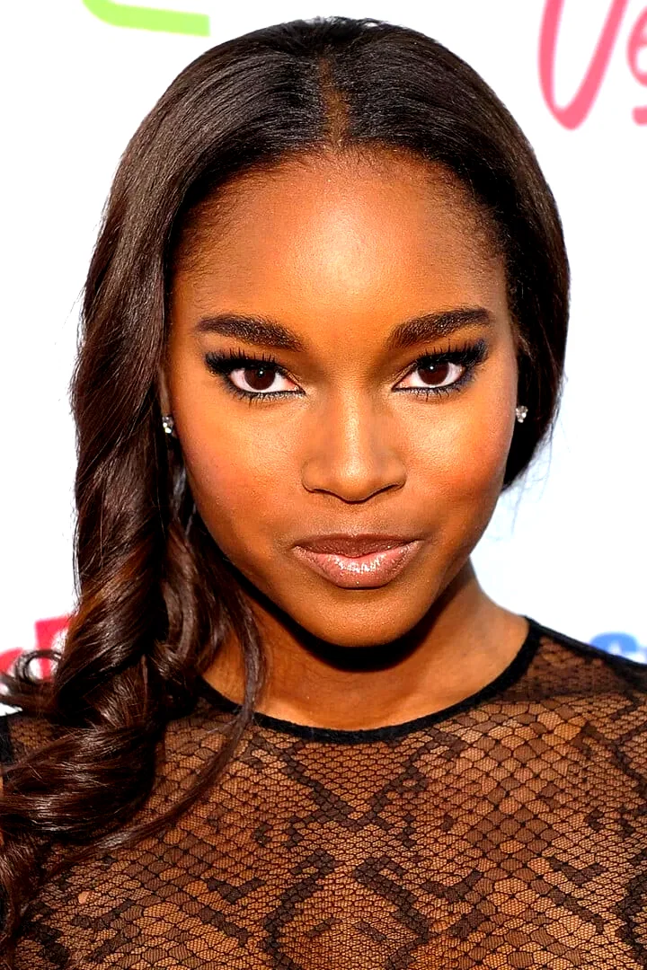  Damaris Lewis