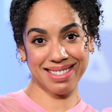  Pearl Mackie