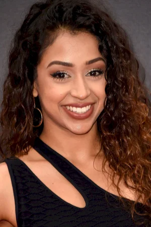  Liza Koshy photo