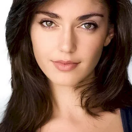  Emilia Ares