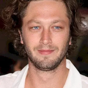 Photo star : Ebon Moss-Bachrach