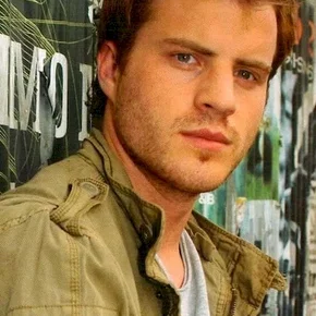 Photo star : Robert Kazinsky