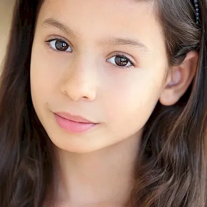  Izabella Alvarez