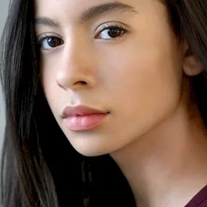  Izabella Alvarez