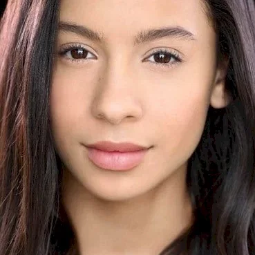  Izabella Alvarez