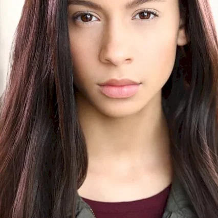  Izabella Alvarez