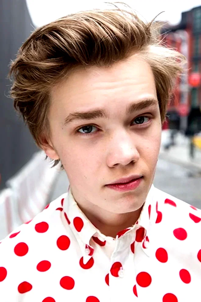  Charlie Plummer