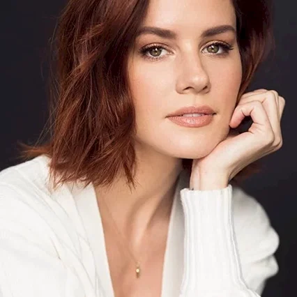  Chelsea Hobbs
