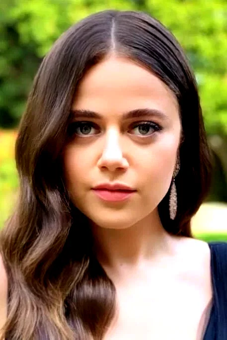  Molly Gordon