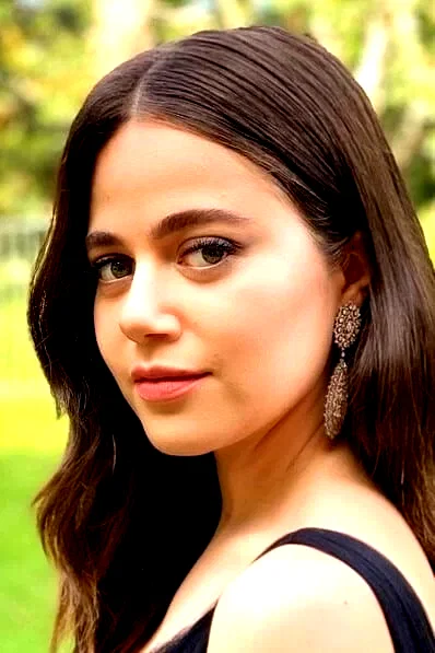  Molly Gordon
