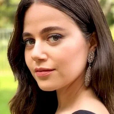  Molly Gordon