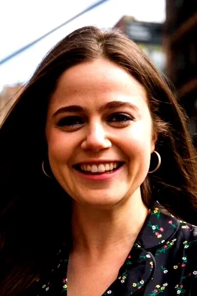  Molly Gordon