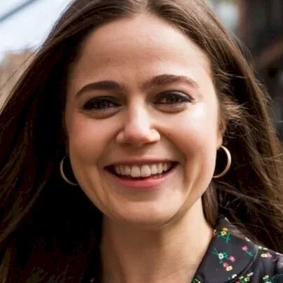  Molly Gordon