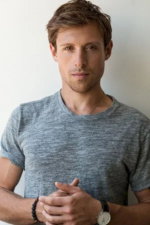  Garrett Black photo