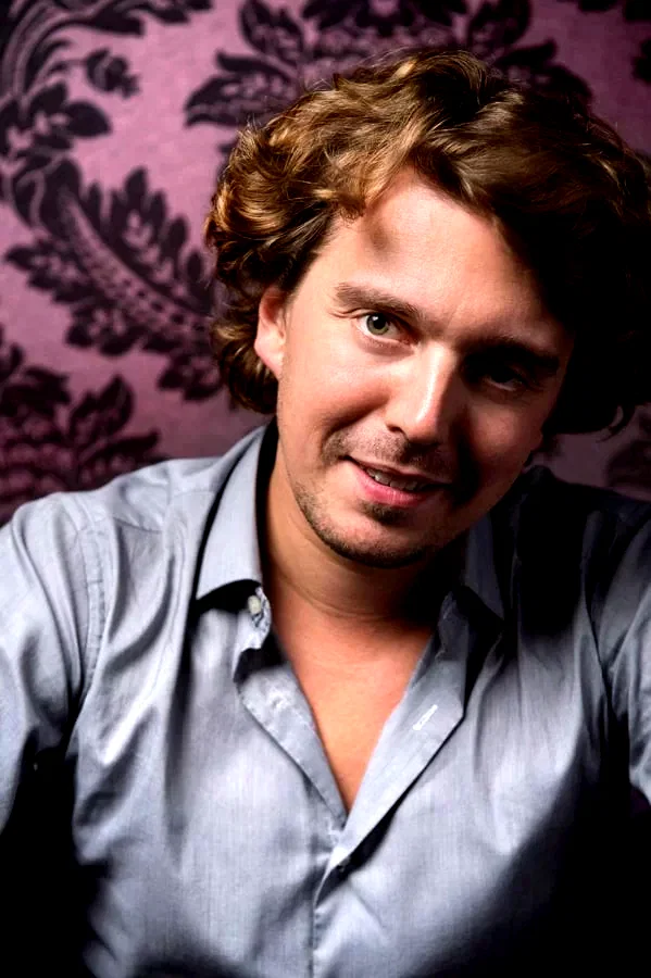 Alex Vizorek