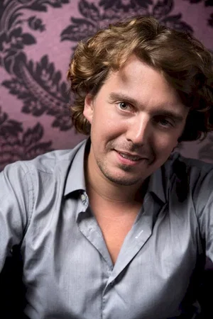  Alex Vizorek photo