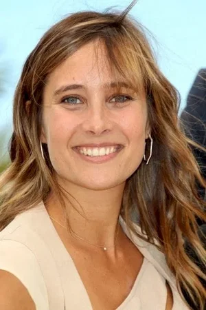 Julie De Bona photo