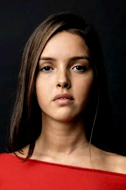 Lyna Khoudri