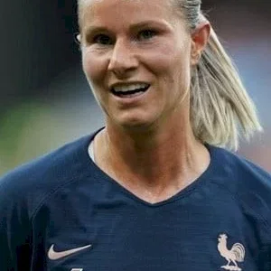  Amandine Henry