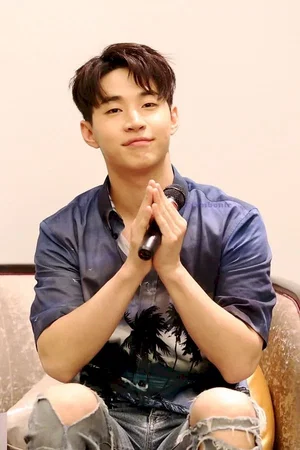  Henry Lau photo