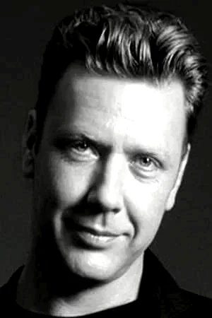 Mikael Persbrandt