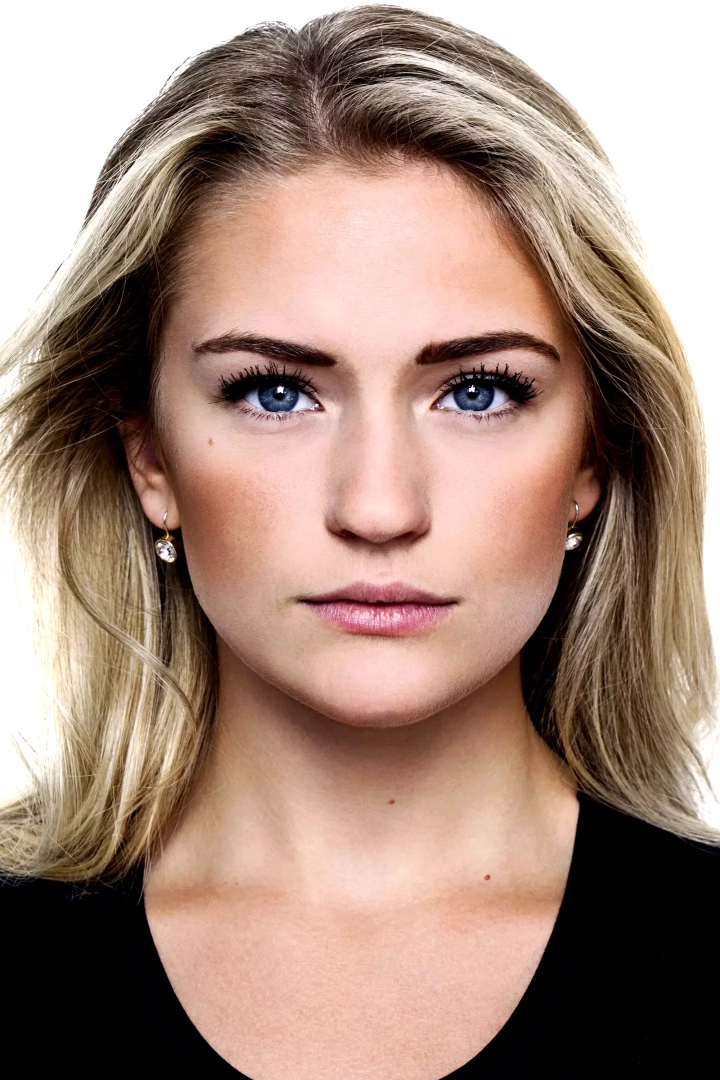  Alicia Agneson