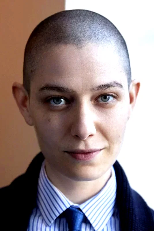  Asia Kate Dillon