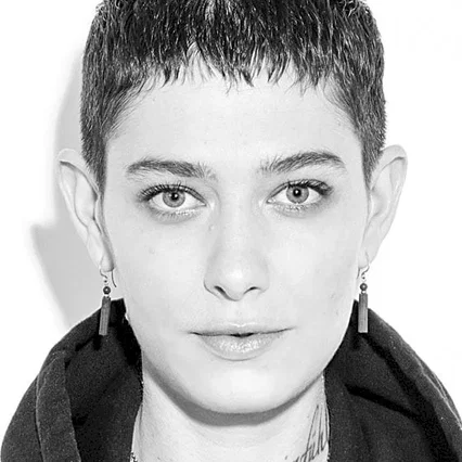  Asia Kate Dillon