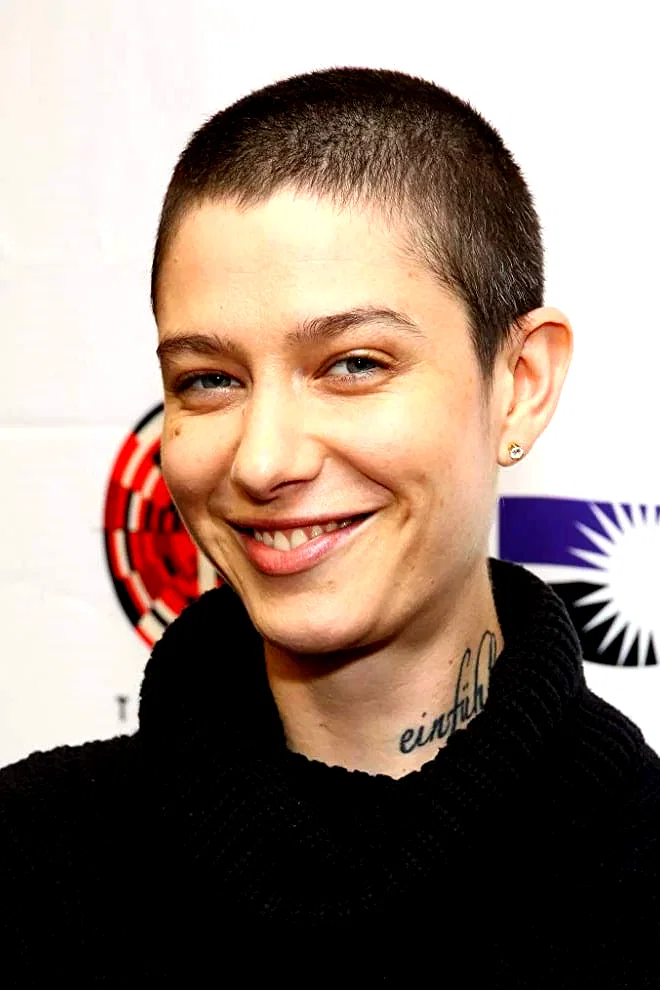  Asia Kate Dillon