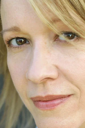 Linda Emond photo