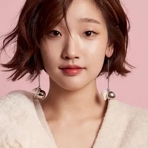 Photo star :  Park So-dam