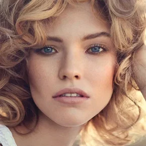 Photo star :  Sasha Luss