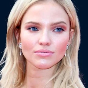 Photo star :  Sasha Luss