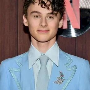 Photo star : Wyatt  Oleff
