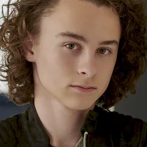 Photo star : Wyatt  Oleff