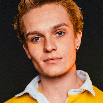  Tom Glynn-Carney